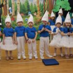 PASOWANIE NA PRZEDSZKOLAKA W GRUPIE CZERWONEJ ORAZ PASOWANIE NA PRZEDSZKOLAKA I STARSZAKA W GRUPIE NIEBIESKIEJ.