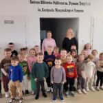 GRUPA NIEBIESKA ODWIEDZA GMINNĄ BIBLIOTEKĘ PUBLICZNĄ.💙💙